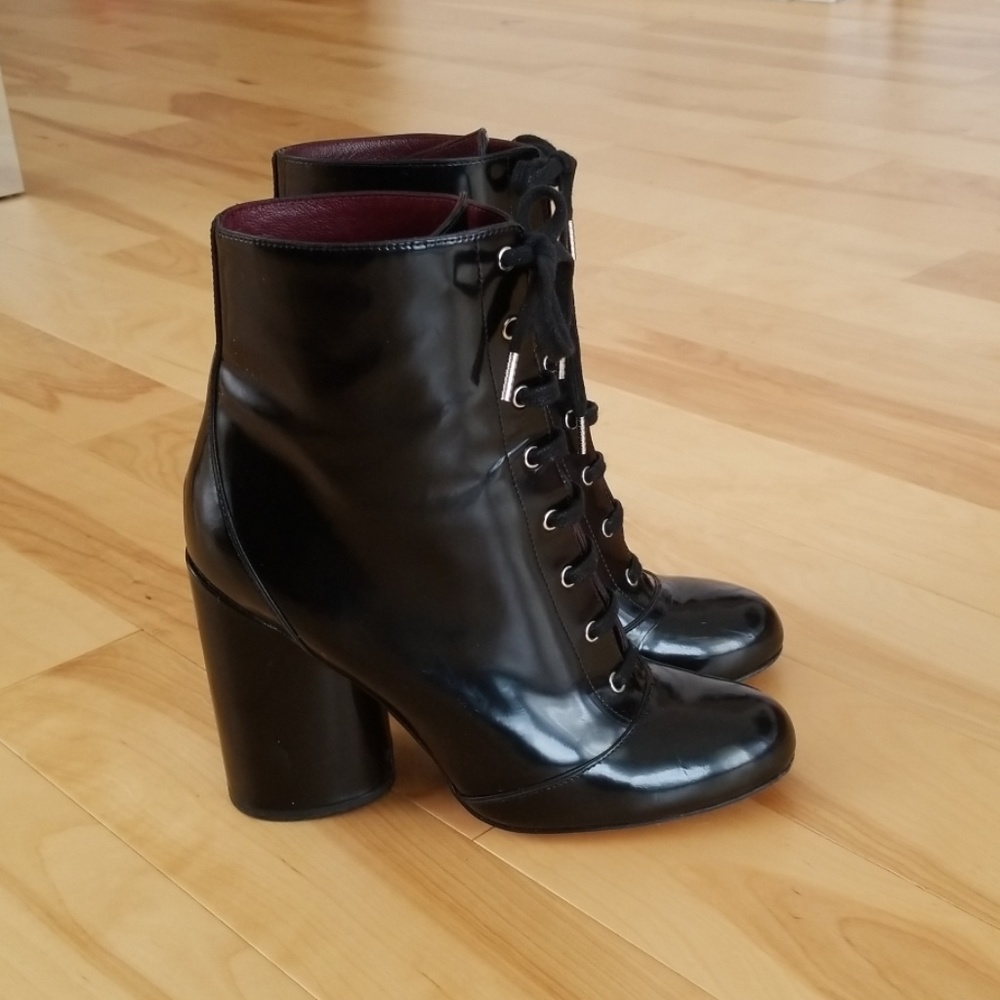 MARC JACOB BOOTIES SIZE 8